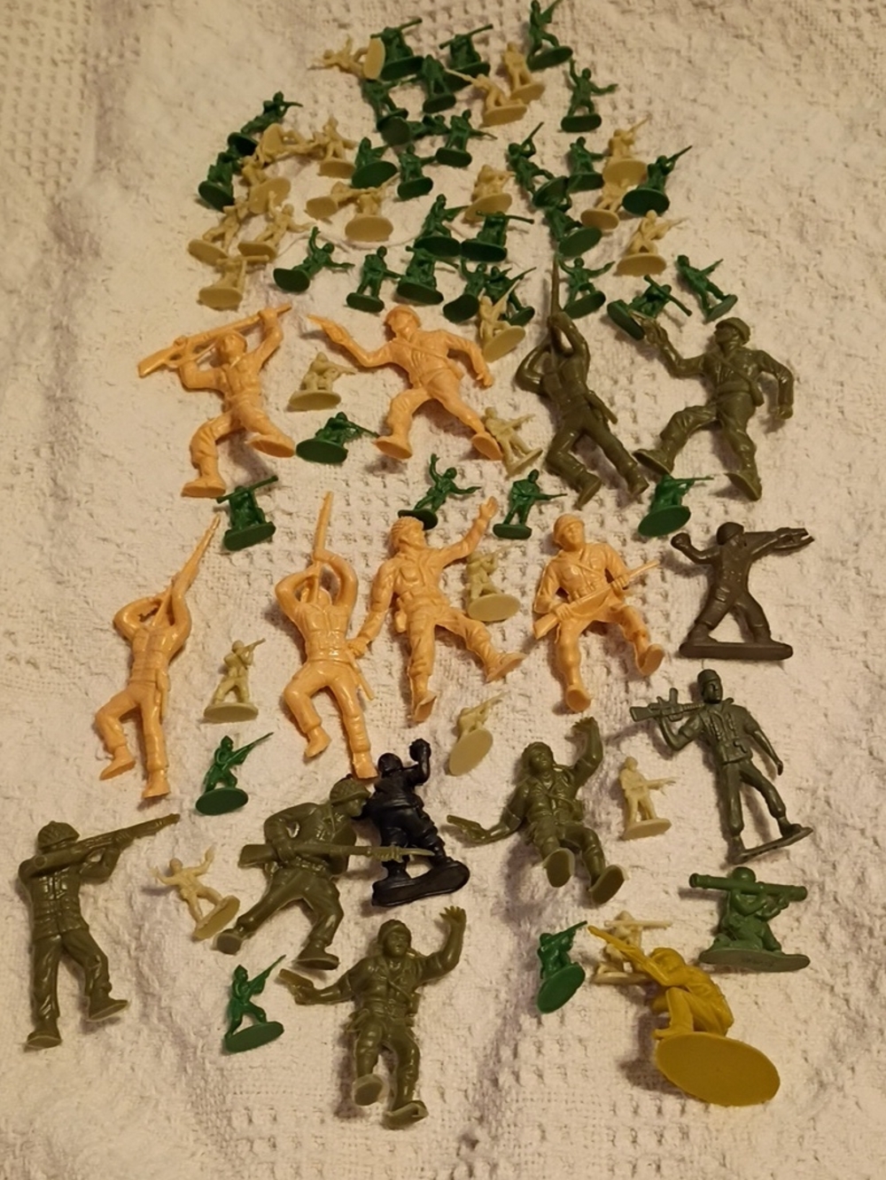 Assorted Plastic Army Men Toy Soldiers - Green, Tan, Olive